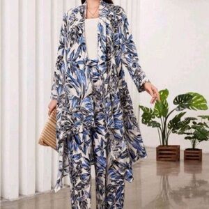 New cute women 2 Pcs outfit/abaya  available in sizes M & L